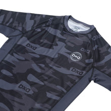 Load image into Gallery viewer, Sub Hunter Rash Guard - Black